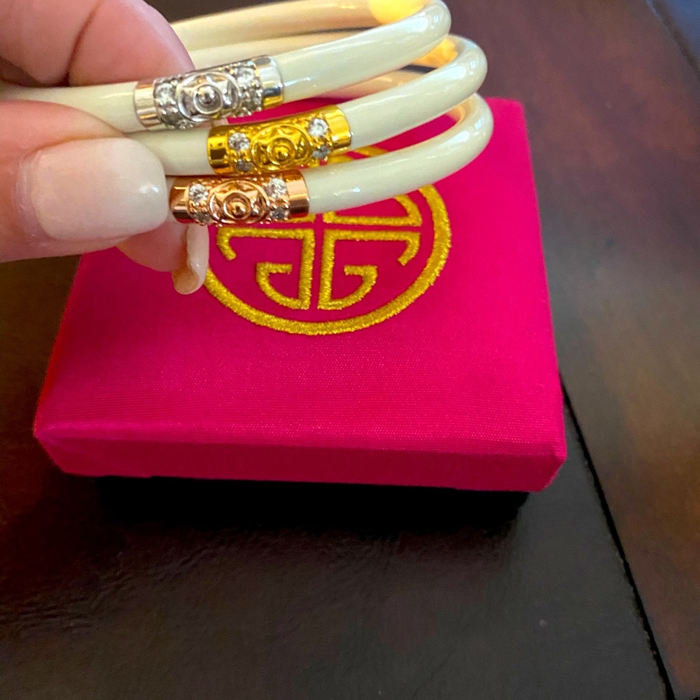 Buddha Girl 3 King Set White